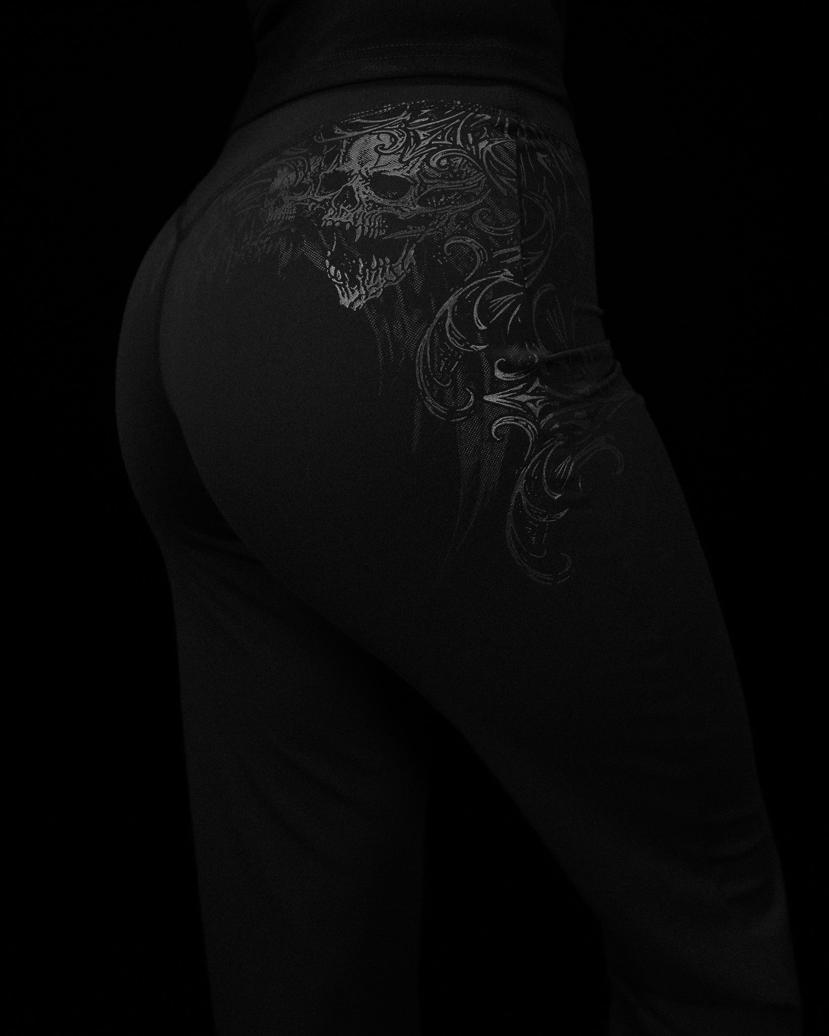 Women's Celestia Void Tech™ Flared Leggings [DARKNESS]
