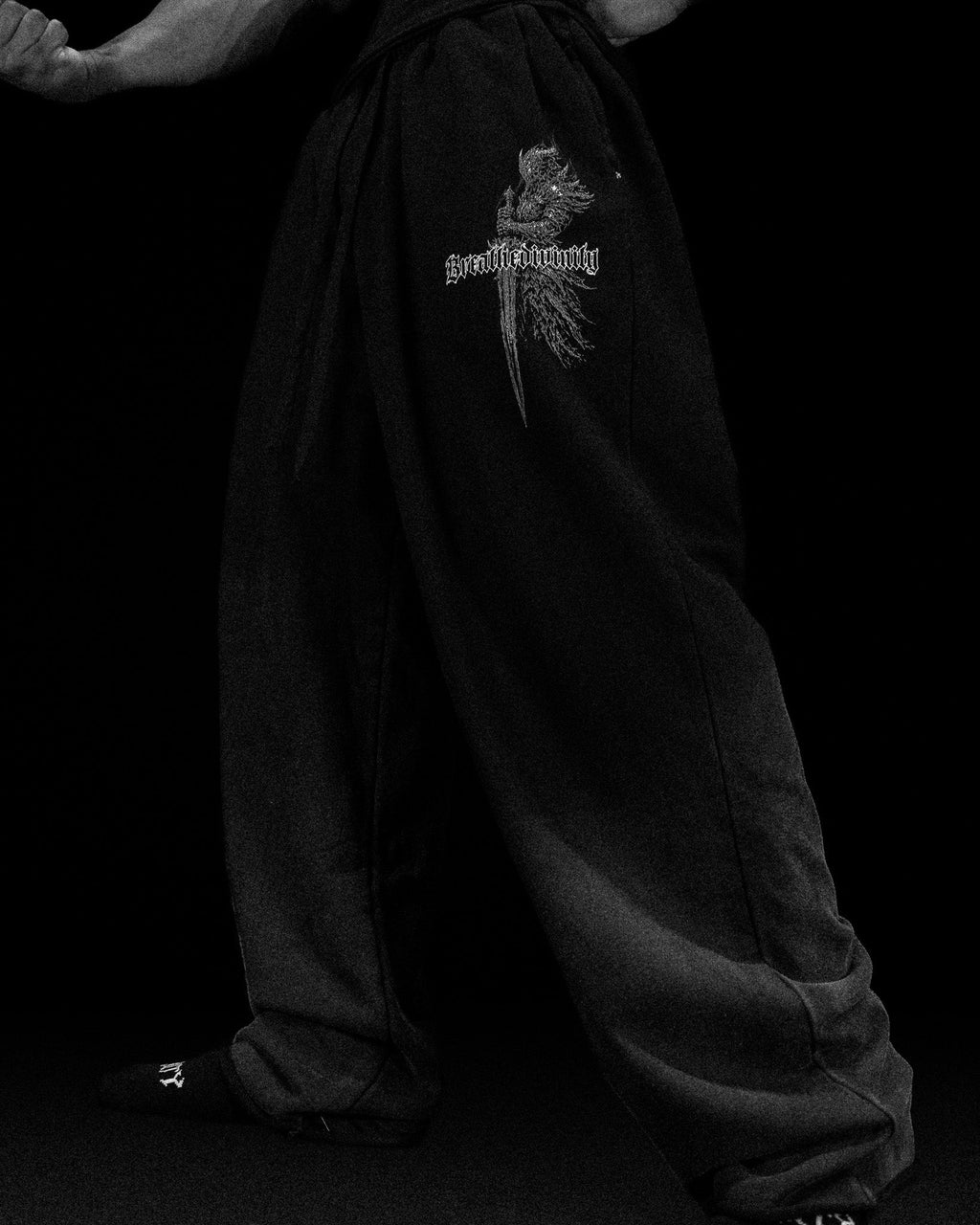 Shadow Monarch Uncuffed Banana shape sweatpants [SMOKE WASHED]